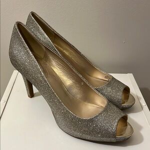 NWOB Bandolino Metallic Pumps